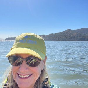 Meet your Posher, Lora